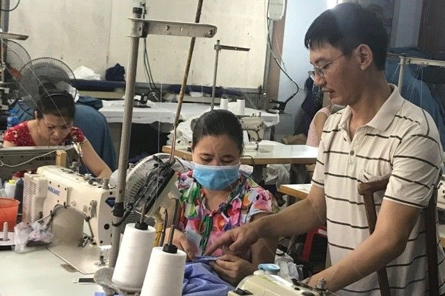 Từng không thể đi, chàng trai mở xưởng may cho người khuyết tật