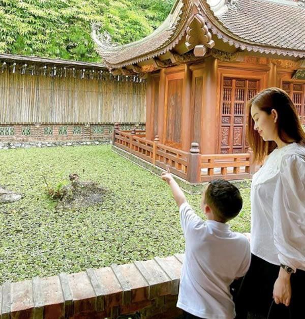 Từng ôm bụng bầu lên chùa ở ẩn, Ly Kute giờ làm mẹ đơn thân sang chảnh