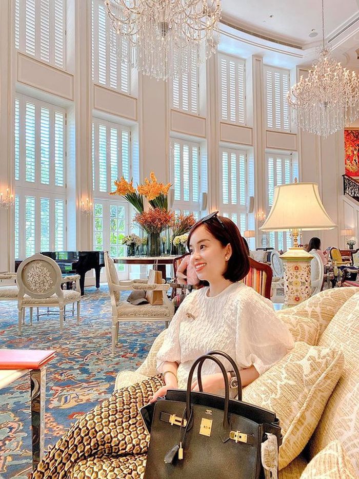 Từng ôm bụng bầu lên chùa ở ẩn, Ly Kute giờ làm mẹ đơn thân sang chảnh