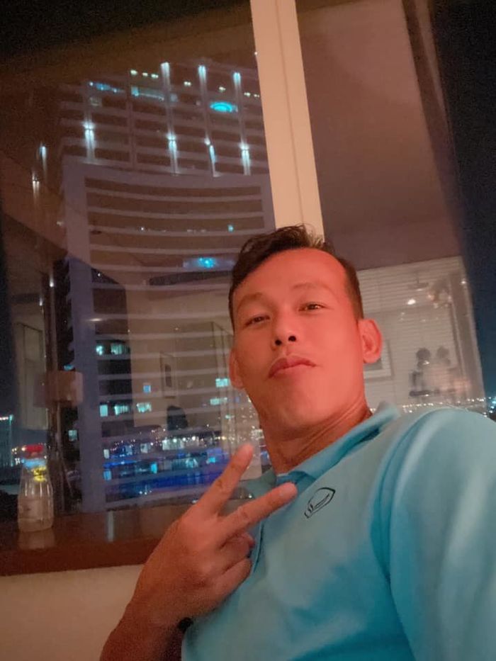 Thủ môn Tấn Trường: Kĩ năng livestream mãi đỉnh, phong độ lung lay