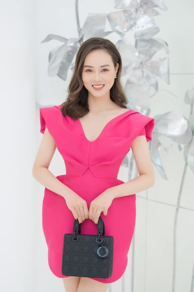 Vbiz có 2 bộ ba kỳ lạ: Vợ cũ - chồng - vợ mới là bạn bè thân tình