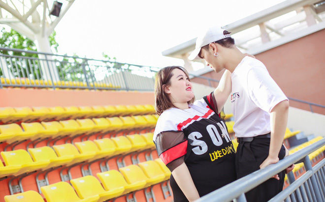Vợ cứ soi gương rồi than mập, chồng giấu luôn gương