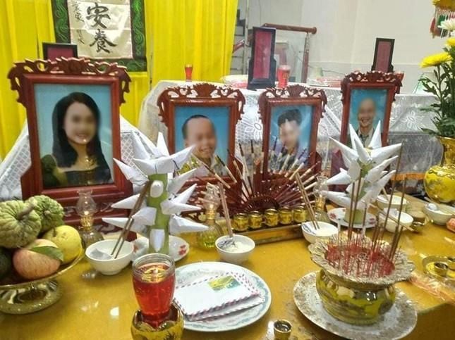 Tang lễ nạn nhân vụ cháy ở Quảng Ngãi: 4 chiếc quan tài xếp cạnh nhau