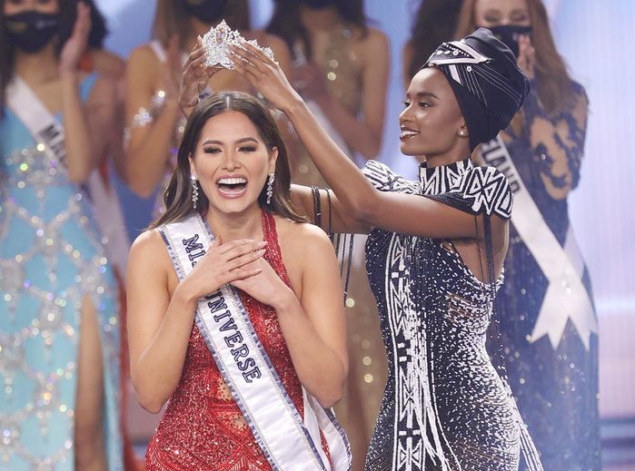 Vừa bị thu hồi danh hiệu ở quê nhà, Miss Univere 2020 đã khoe bạn trai