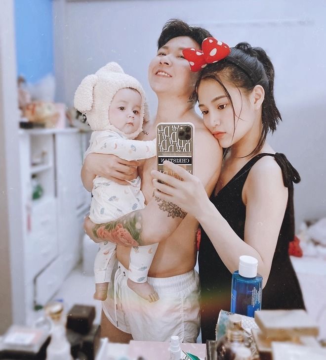 Xin giống Tây, cặp đôi đồng tính sinh em bé lai xinh như thiên thần
