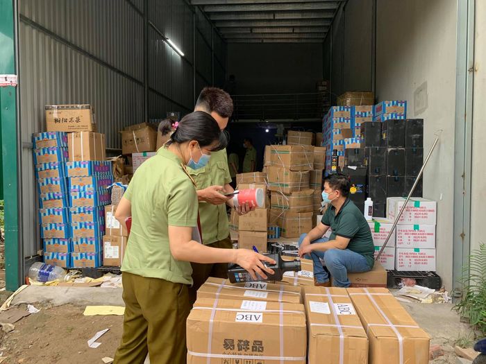 Thu giữ hàng tấn nguyên liệu làm trà sữa dơ: nên uống nước lọc như CR7