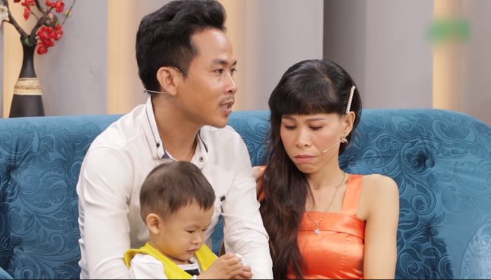 Xót người đàn ông ẵm vợ khuyết tật, Ốc Thanh Vân làm điều chưa từng