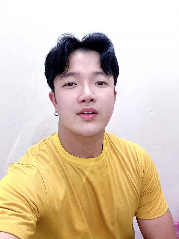 Lộ diện chị em sinh đôi của bà Phương Hằng, kim cương to hơn chính chủ