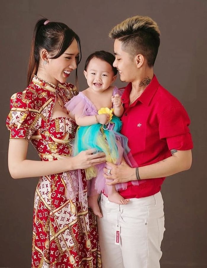 Người đàn ông Việt đầu tiên có thai vẫn ở cùng nhà với gia đình vợ cũ