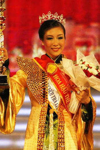 2 Hoa hậu Thế giới người Việt: Nàng viên mãn bên chồng Tây