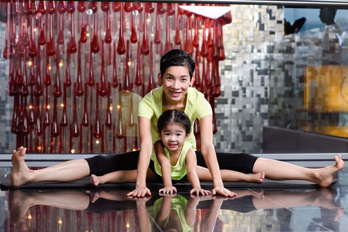 2 thái cực tập yoga của con sao Việt: Bên thành thạo, bên khóc mếu