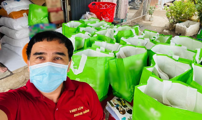 Thu nhập 0 đồng đã 3 tháng, Đỗ Thị Hà vẫn ủng hộ Sài Gòn chống dịch