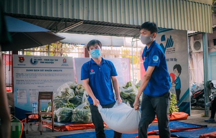 Mùa giãn cách, hai cô cháu SG giúp TNV trẻ “sạc pin” trà sữa mỗi ngày