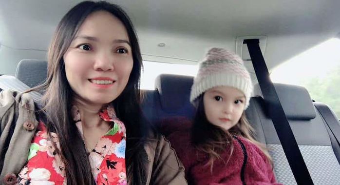 Lấy sugar daddy hơn 25 tuổi, mẹ Việt sinh con vừa xinh vừa giỏi