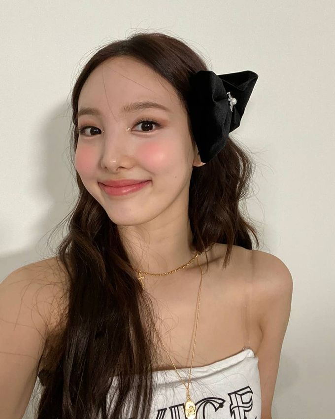 7749 hé lộ về góc khuất nghề trang điểm cho thần tượng Kpop