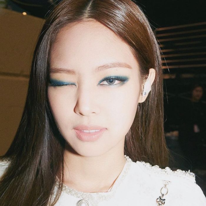 7749 hé lộ về góc khuất nghề trang điểm cho thần tượng Kpop