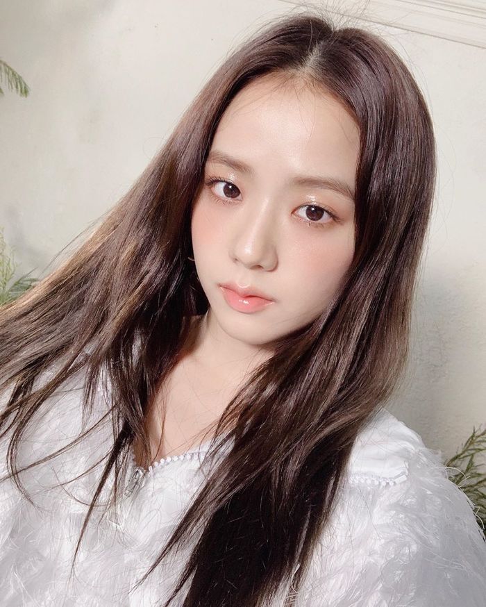 7749 hé lộ về góc khuất nghề trang điểm cho thần tượng Kpop