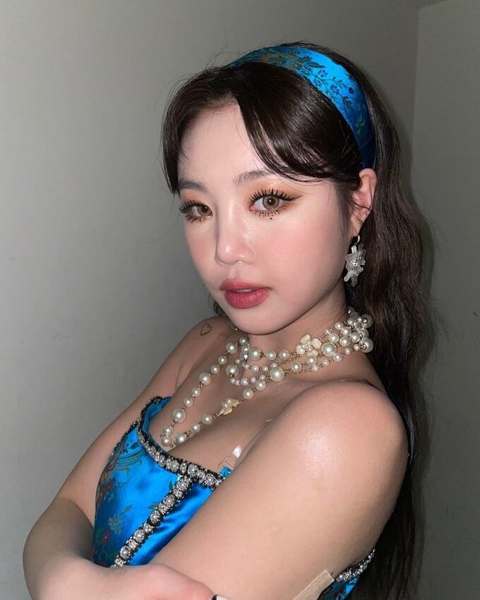 7749 hé lộ về góc khuất nghề trang điểm cho thần tượng Kpop