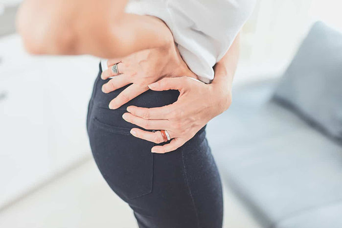 8 dấu hiệu của cơ thể nhắc cần bổ sung gấp vitamin D: Đổ mồ hôi nhiều