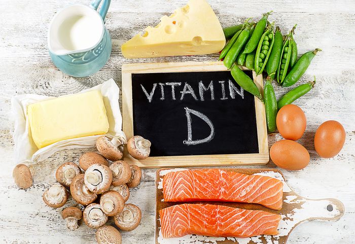 8 dấu hiệu của cơ thể nhắc cần bổ sung gấp vitamin D: Đổ mồ hôi nhiều