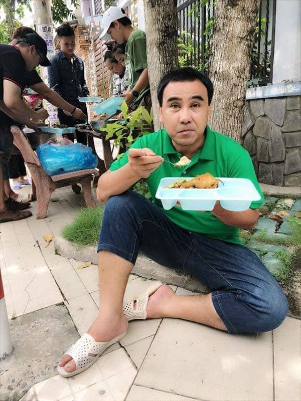 Làm phim trăm tỷ, ăn ớt 500 triệu/kg: Lý Hải vẫn đi dép chó táp