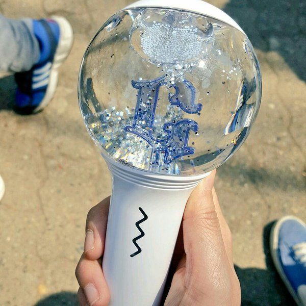 Ai nói mua lightstick chỉ để trưng: Fan SEVENTEEN được cứu khỏi lũ