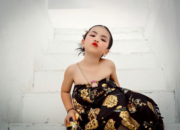 Ái nữ nhà đại gia Minh Nhựa mới 5 tuổi đã mê trang điểm, làm mẫu ảnh