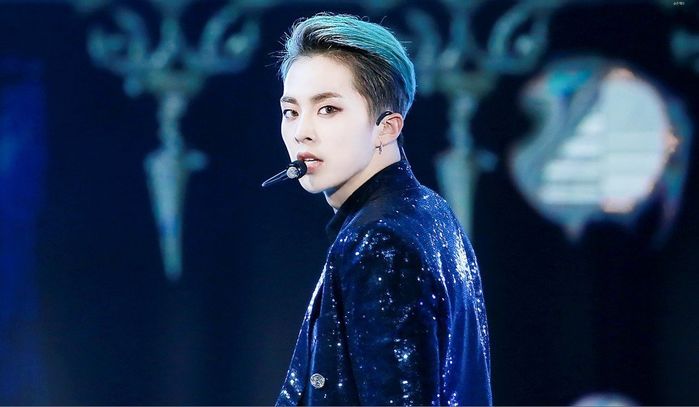 Ám ảnh cảnh fan cuồng bấn loạn khi gặp idol: Hết bao vây tới hôn ghế
