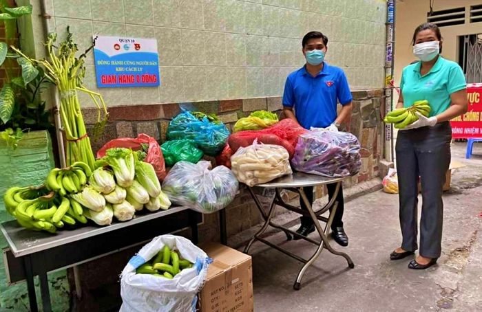 Ấm áp mùa dịch: siêu thị 0 đồng, người được cho 2 chỉ lấy 1