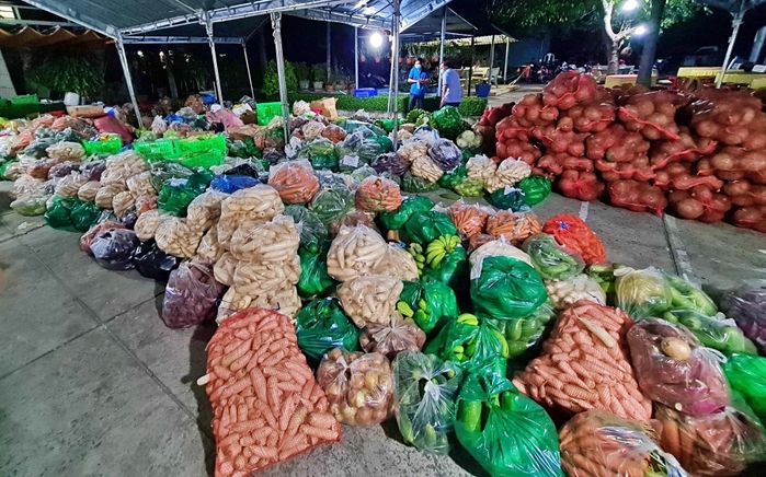 Ấm áp mùa dịch: siêu thị 0 đồng, người được cho 2 chỉ lấy 1
