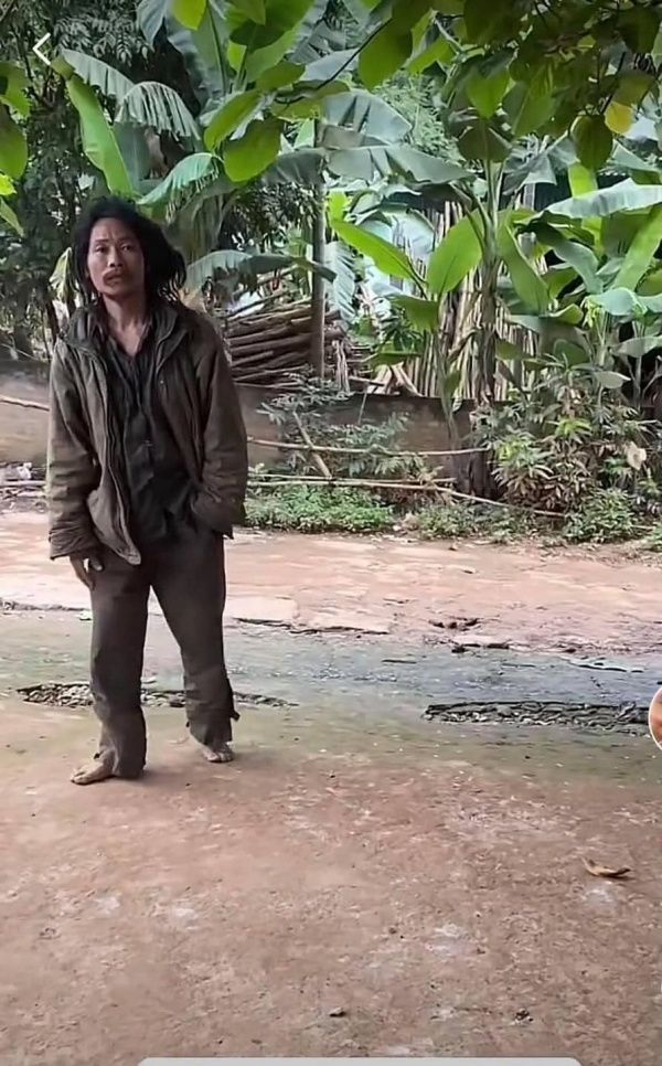 Anh bán vé số giúp cụ bà lang thang tìm thấy con gái thất lạc 30 năm