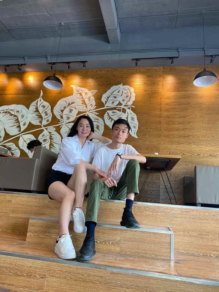 Bà Xuân Hương vị tình thân: Ngoài đời U50 vẫn đẹp, style như gái 20