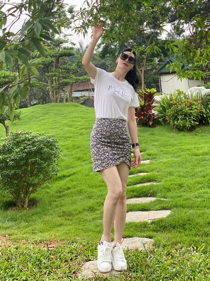 Bà Xuân Hương vị tình thân: Ngoài đời U50 vẫn đẹp, style như gái 20