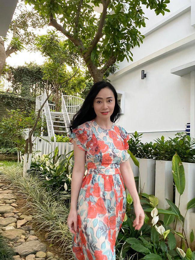 Bà Xuân Hương vị tình thân: Ngoài đời U50 vẫn đẹp, style như gái 20