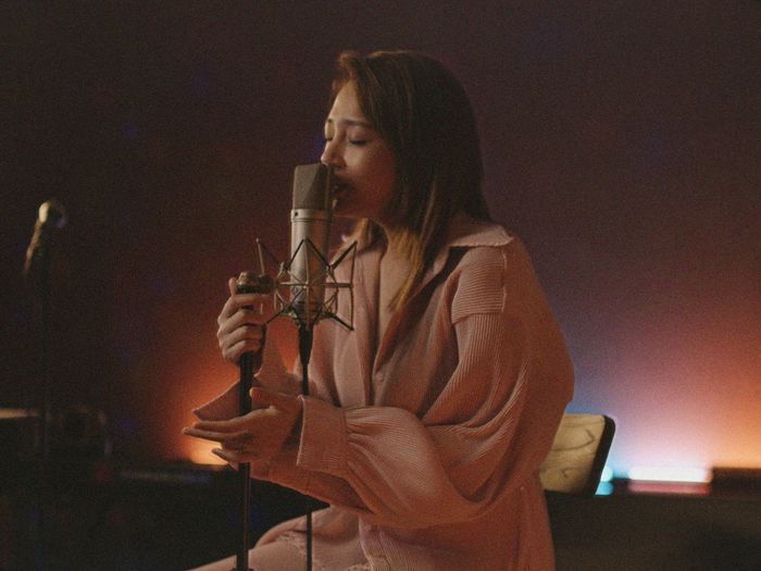Bảo Anh đốn tim fan cứng với Moodshow tại nhà