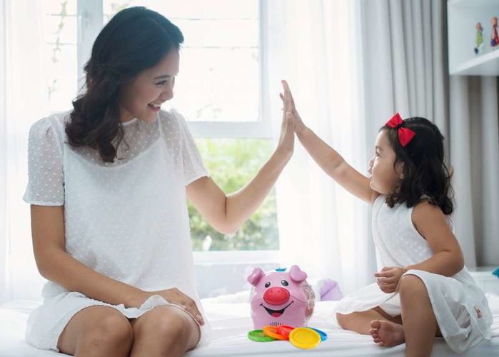 Bé 5 tuổi ngã từ lầu 11 vì bố bận họp: Trước đó bé vừa đi lạc