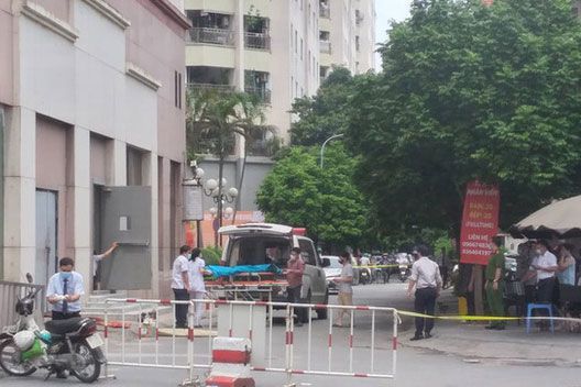 Bé 5 tuổi ngã từ lầu 11 vì bố bận họp: Trước đó bé vừa đi lạc