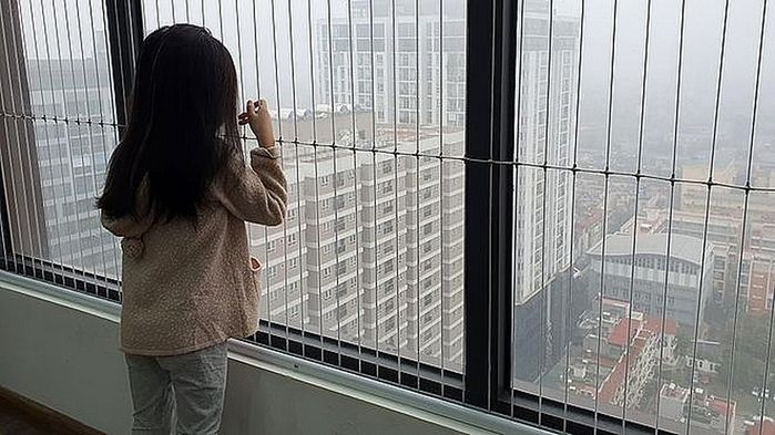Bé 5 tuổi ngã từ lầu 11 vì bố bận họp: Trước đó bé vừa đi lạc