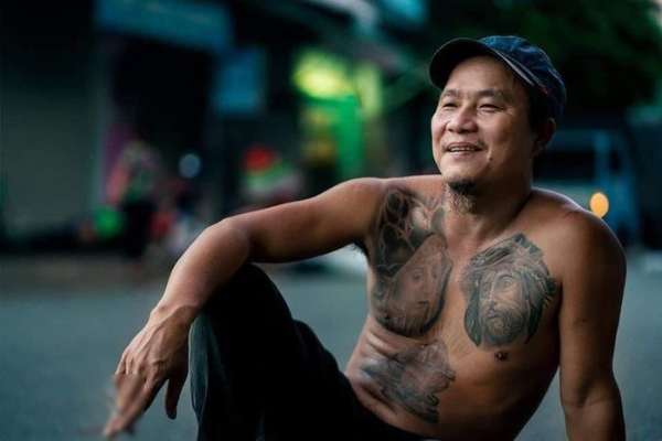 Bị mắng khờ khi bán rau rẻ: Kiếm tiền cả đời chứ không phải bây giờ