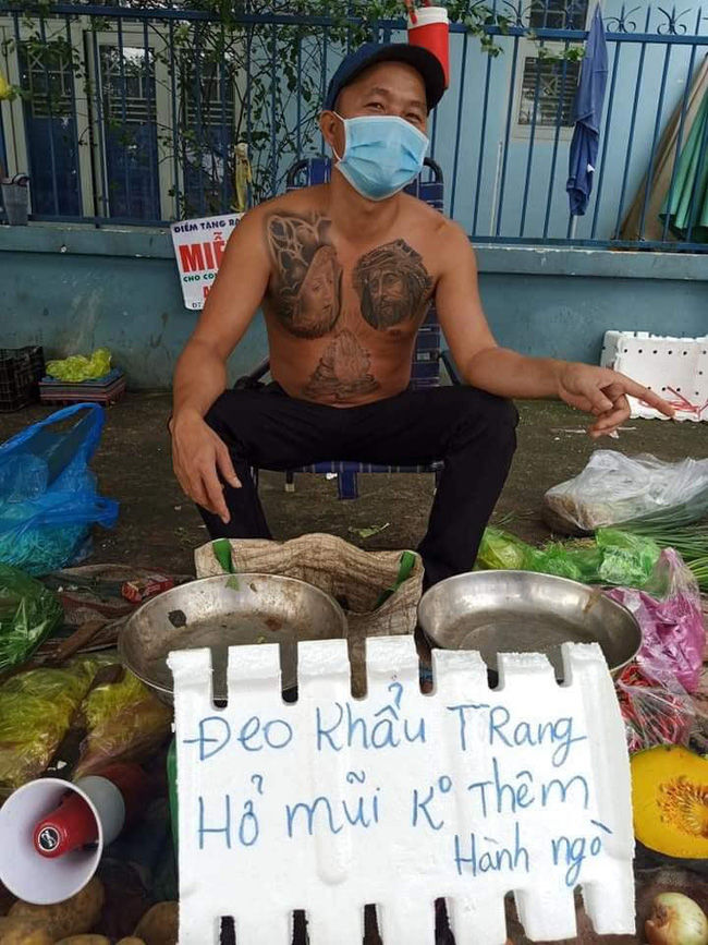 Bị mắng khờ khi bán rau rẻ: Kiếm tiền cả đời chứ không phải bây giờ