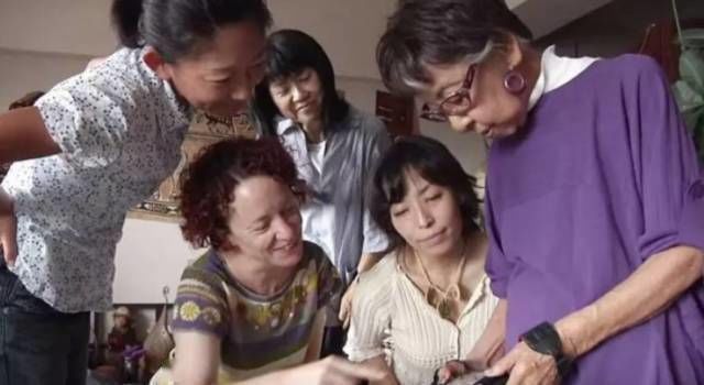 Bí quyết sống thọ của các cao nhân: Không hít drama, uống bia thả ga