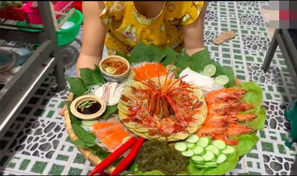 Bị soi ăn sang chảnh mùa dịch: Dương Lâm van xin đối lập Hồ Bích Trâm