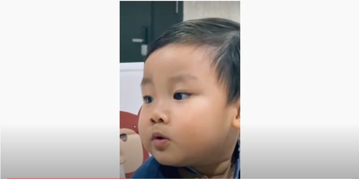 Biểu cảm chuẩn cây hài nhí của Bo thúi và Leon khi đói bụng