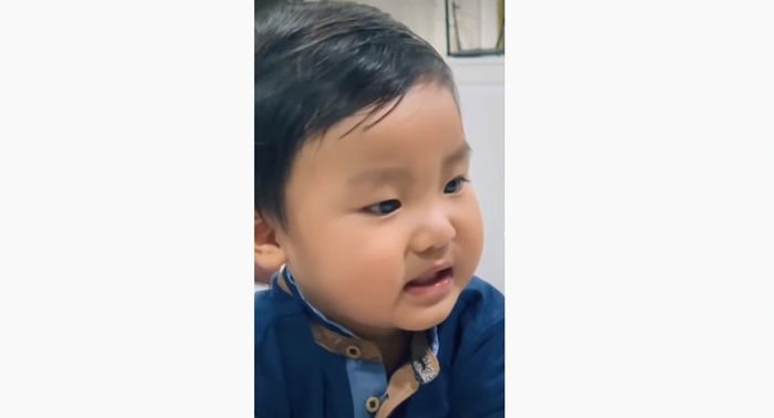 Biểu cảm chuẩn cây hài nhí của Bo thúi và Leon khi đói bụng