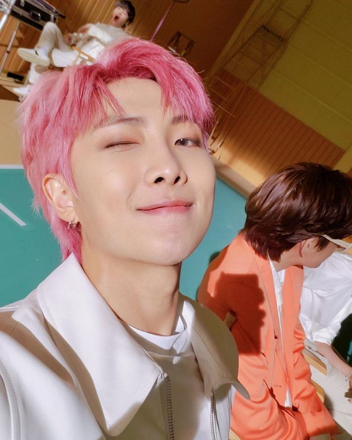 BTS, BLACKPINK và sao Hàn khôn ngoa khi gặp câu hỏi hóc búa