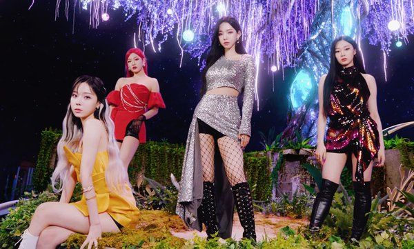 BXH ca khúc đỉnh nhất Kpop nửa đầu 2021: Rosé xuất hiện thay BLACKPINK