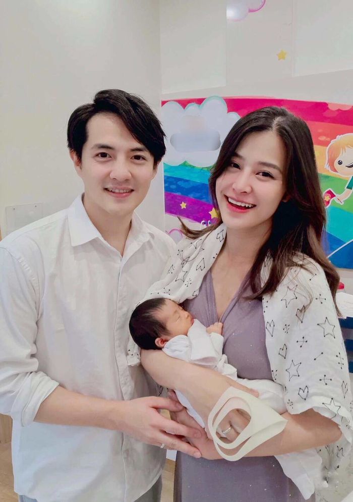 Các bà mẹ bỉm sữa chăm con khéo nhất Vbiz