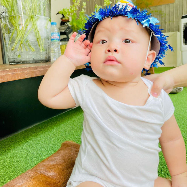 Các bà mẹ bỉm sữa chăm con khéo nhất Vbiz