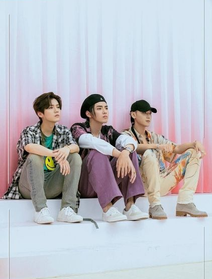 3 chú bồ câu phản bội EXO: từ flop đến thân bại danh liệt