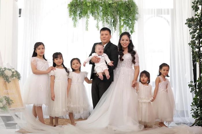 Cặp đôi sinh liền tù tì 5 gái - 1 trai làm nhiều người ngưỡng mộ